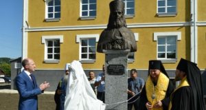 Бюст святого Макария Невского открыли в Горно-Алтайске