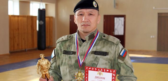 Эжер Енчинов стал чемпионом войск Росгвардии по боевому самбо