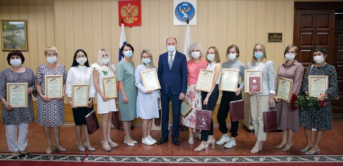 Олег Хорохордин встретился со стобалльниками и их учителями