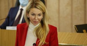 Екатерина Поварова рассказала депутатам о развитии лесной отрасли