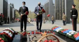В Горно-Алтайске состоялось возложение цветов к Вечному огню