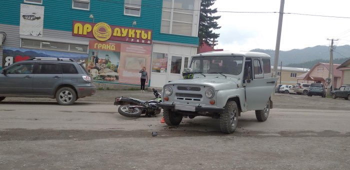 75-летний водитель УАЗа не уступил дорогу мотоциклисту в Онгудае