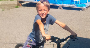 Подарок юному дзюдоисту. Предприниматели из Горно-Алтайска подарили велосипед восьмилетнему мальчугану