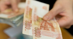 Сегодня начинаются школьные выплаты по 10 тыс. рублей