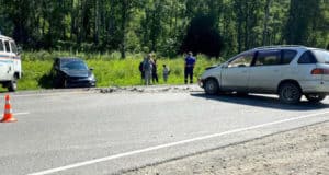 Две иномарки столкнулись на Чуйском тракте, в каждой машине пострадали дети