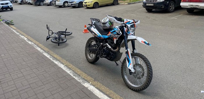 Подросток на мотоцикле сбил 8-летнюю велосипедистку в Горно-Алтайске