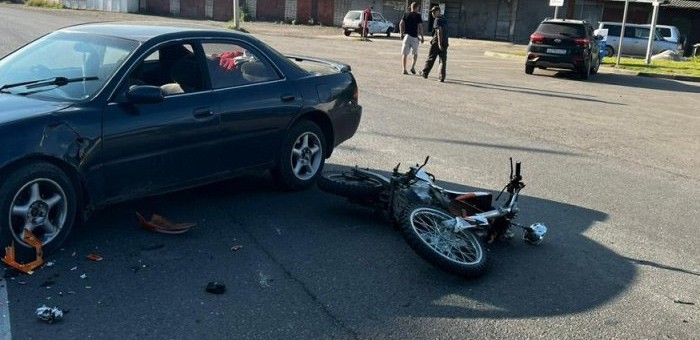 15-летний подросток получил перелом бедра, катаясь на мотоцикле