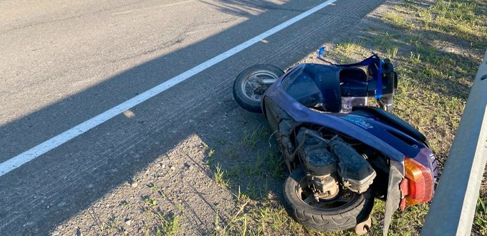 Нетрезвый водитель без прав попал в аварию на скутере