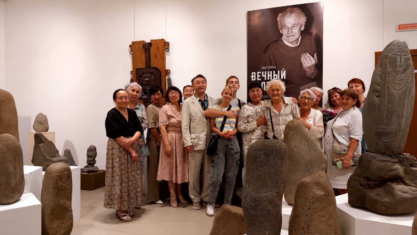 В Национальном музее открылась выставка Анатолия Гурьянова