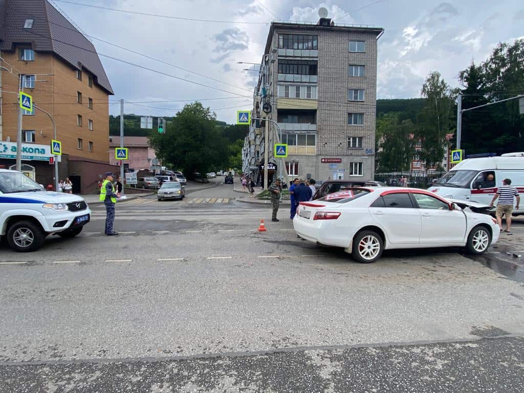 В ДТП на главном проспекте Горно-Алтайска пострадали четыре человека 