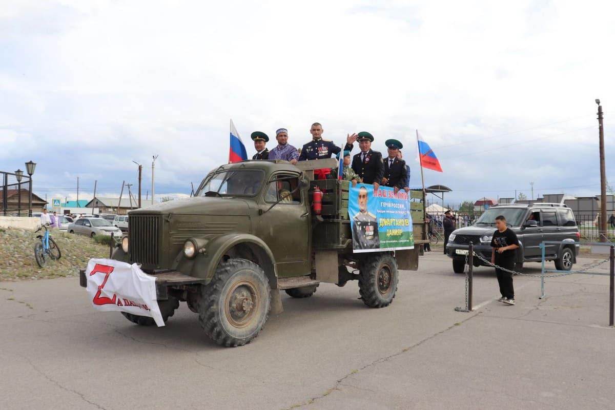 Героя России Данияра Джартанова с почестями встретили на малой родине |  Новости Горного Алтая | Новости Республики Алтай