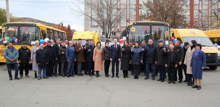 Горно-Алтайск и районы получили новые школьные автобусы