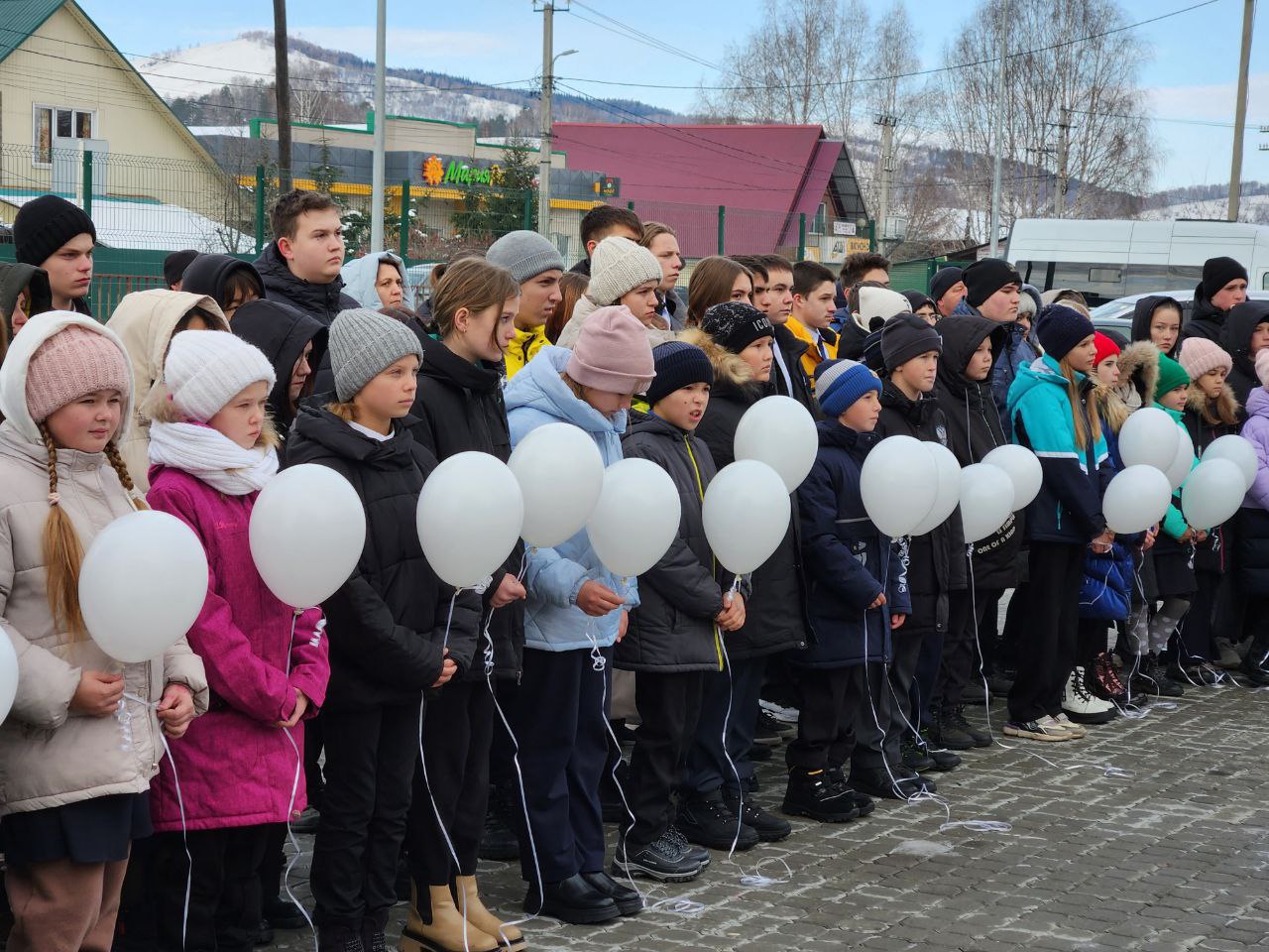 Мемориальные доски в память о погибших военнослужащих открыли в Кызыл-Озекской  школе | Новости Горного Алтая | Новости Республики Алтай