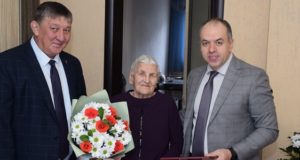 Ветерана труда Зою Нагайцеву поздравили с 95-летием