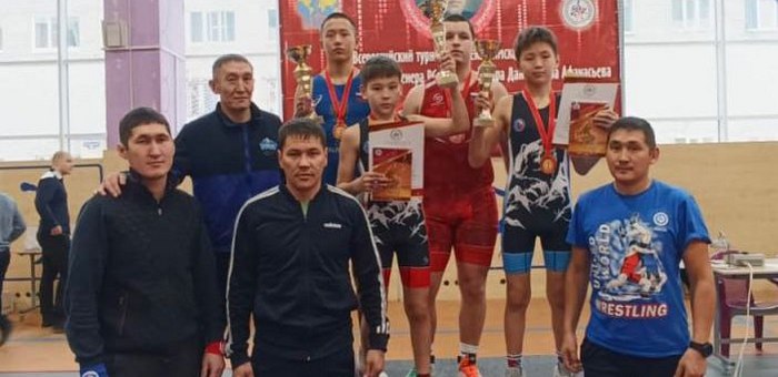 Борцы с Алтая стали победителями всероссийских соревнований