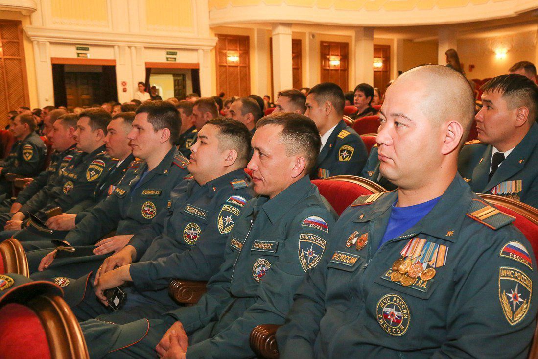 Сотрудников пожарной охраны наградили в Республике Алтай 
