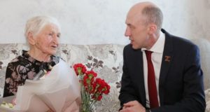 Олег Хорохордин в День Победы встретился с ветераном войны Галиной Чудаевой