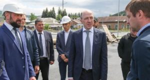 Олег Хорохордин проинспектировал строительство школы №7 и ФОКа в Горно-Алтайске