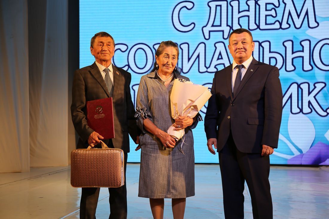 Социальных работников чествуют в Республике Алтай 