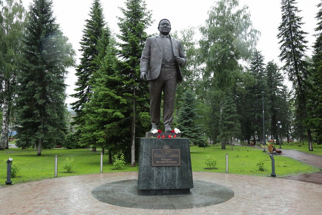 В Горно-Алтайске почтили память Валерия Чаптынова 