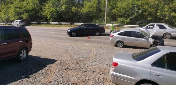 «Хонда» и «Лада» столкнулись в Горно-Алтайске, пострадали оба водителя