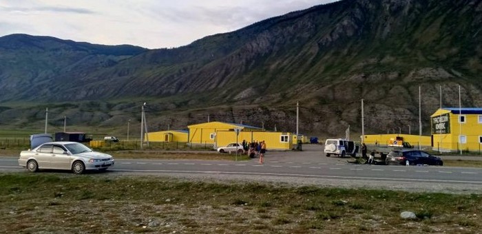 Мотоциклист из Новосибирска насмерть разбился в ДТП у Чибита
