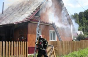 Жилой дом горел в Горно-Алтайске 29 июля