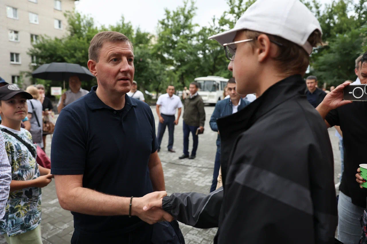 В Горно-Алтайске открыли обновленный двор многоквартирного дома на Чорос-Гуркина 