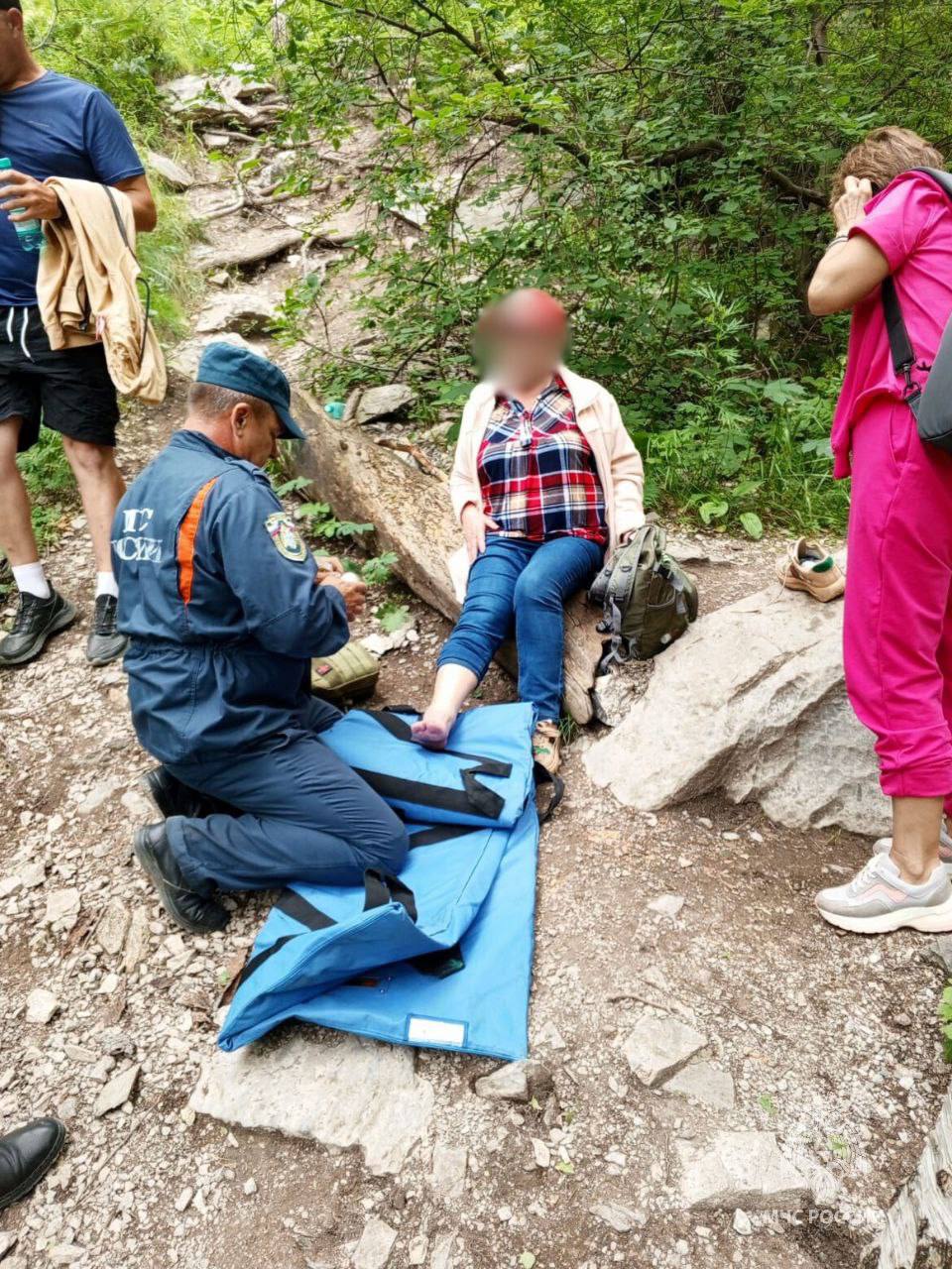 С водопада Чечкыш эвакуировали пожилую туристку 