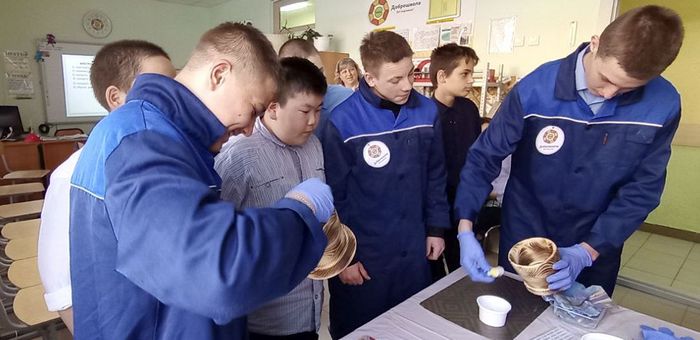 В мастерских «Доброшкола» обучились более 120 детей