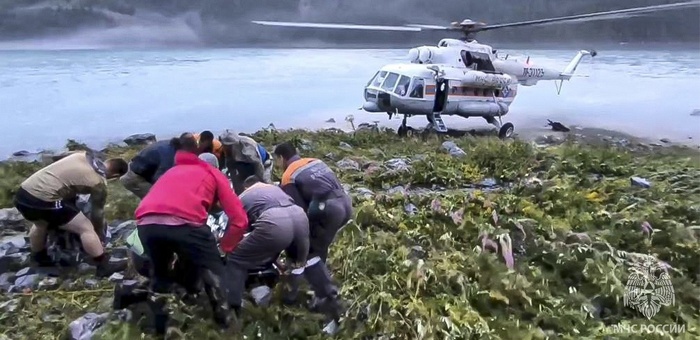 Для эвакуации туриста, которому стало плохо в горах, потребовался вертолет