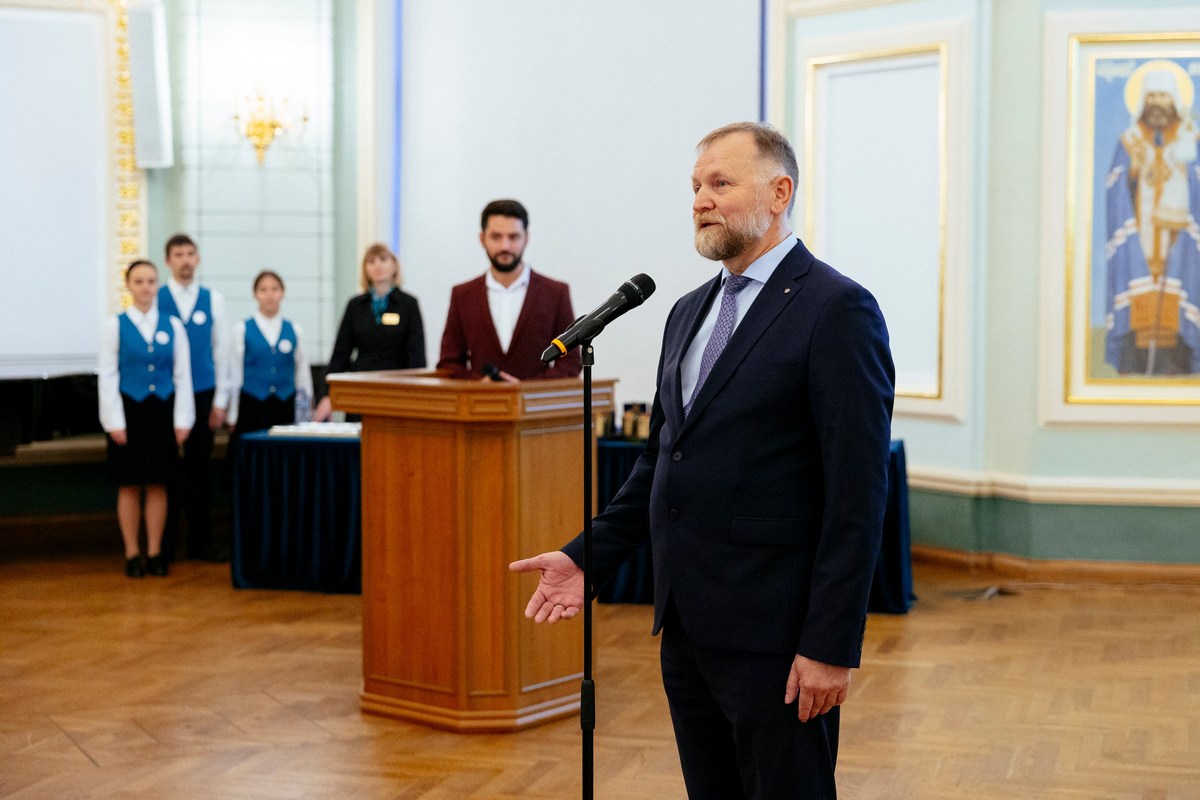 «Единая Россия» и «Отцы России» вручили медали общественного признания «Отец солдата» и премии «Окопная свеча»