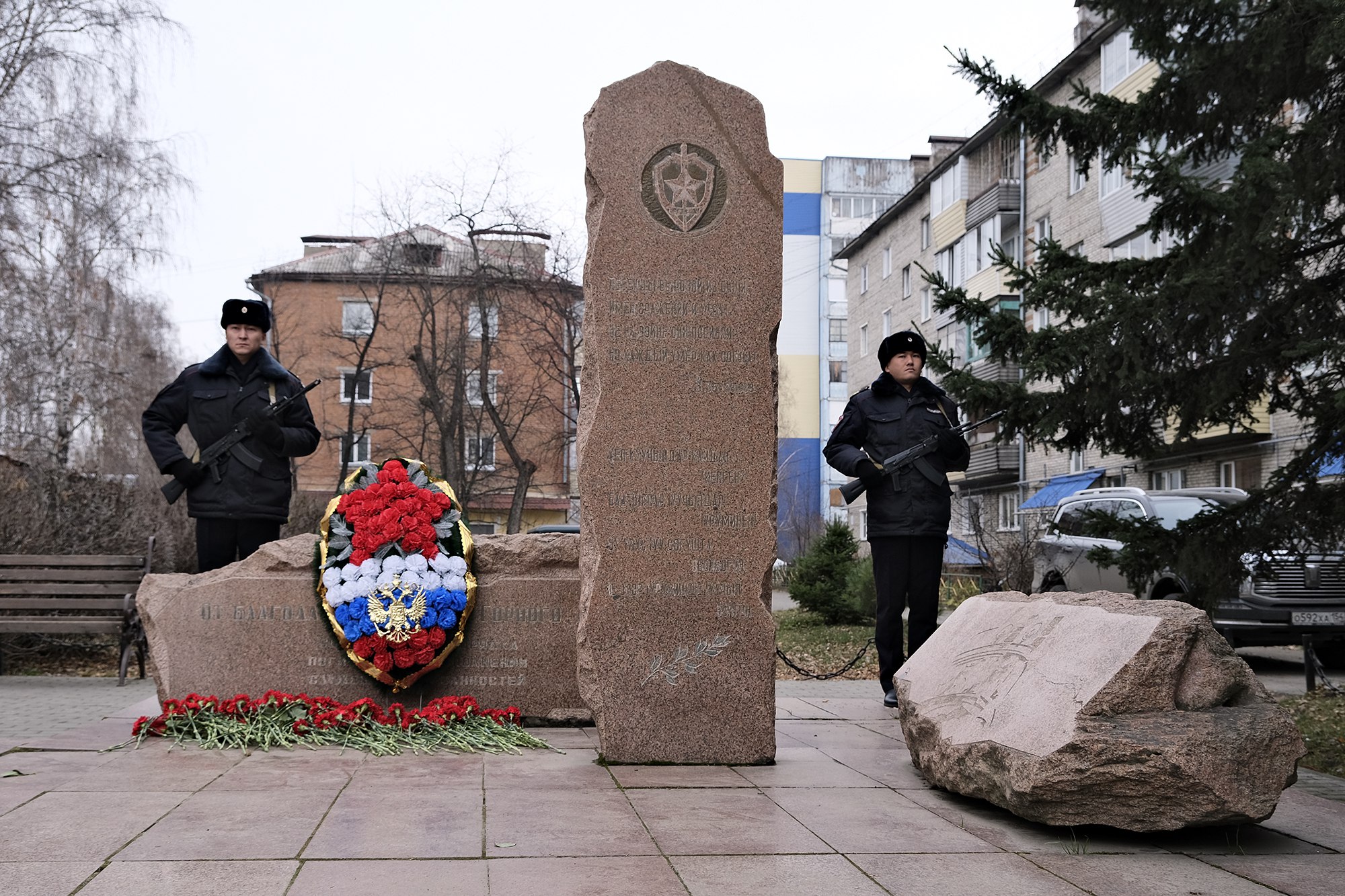 В Республике Алтай почтили память погибших на службе сотрудников ОВД 