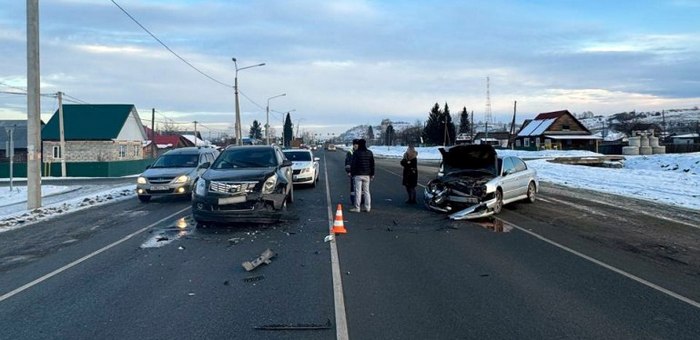 Subaru и Cadillac столкнулись в Майме, пострадал девятилетний ребенок